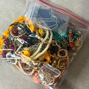 Mystery LOT. Costume Jewelry. Necklaces, earrings & bracelets
